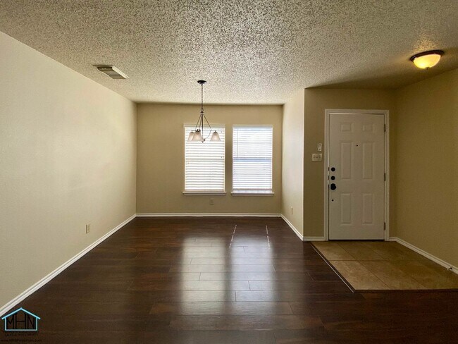 Building Photo - Fabulous Two Story! Conveniently located n...