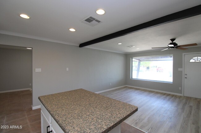 Building Photo - 312 E Orchid Ln