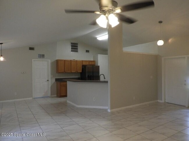 Building Photo - 394 Mott St SW