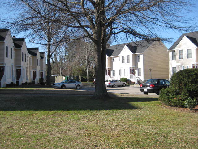 Building Photo - 2052 Elmhurst Ln
