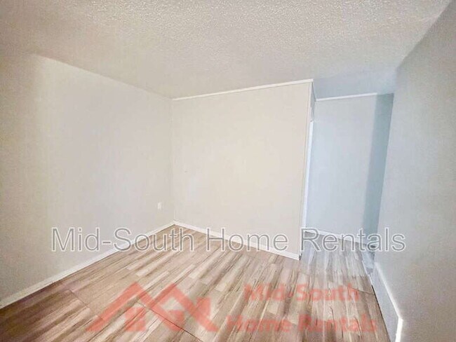 Foto del edificio - 642 Safari Dr