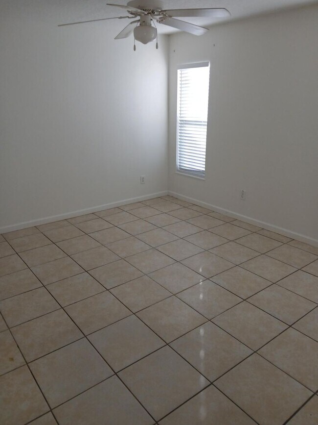 Foto del edificio - Remodeled, 4 Bedroom, 2 Bathroom close to schools, shopping and highways ...