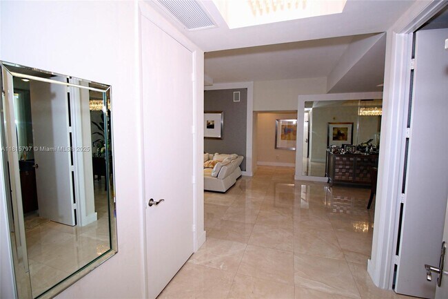 Foto del edificio - 15901 Collins Ave
