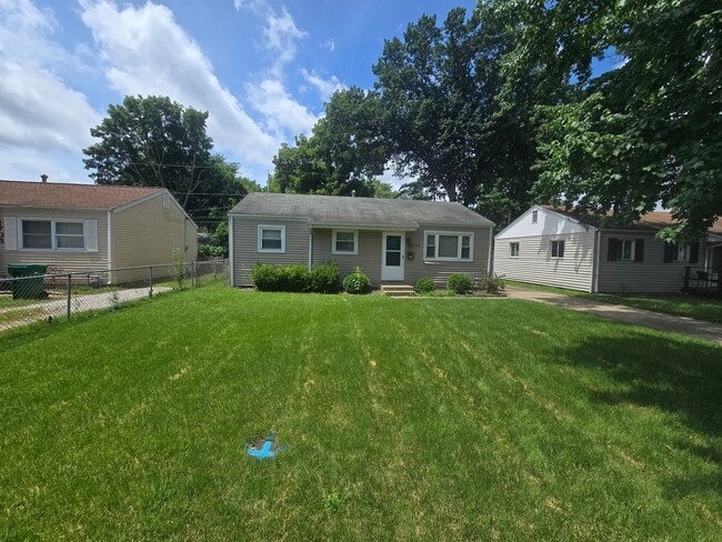Building Photo - 3 Bedroom 1 Bathroom 1375.00