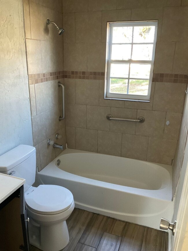 Foto del edificio - Complete remodel home ready for you and yo...