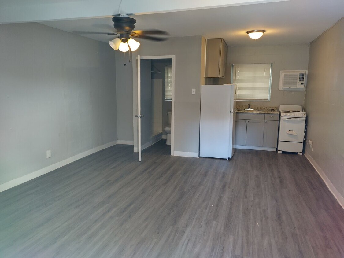 371 Broad St Unit 08, Brooksville, FL 34604 Room for Rent in
