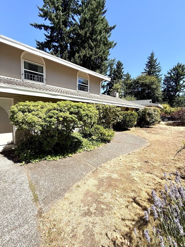 Building Photo - Live Comfortably in Federal Way – 4-Bedroo...