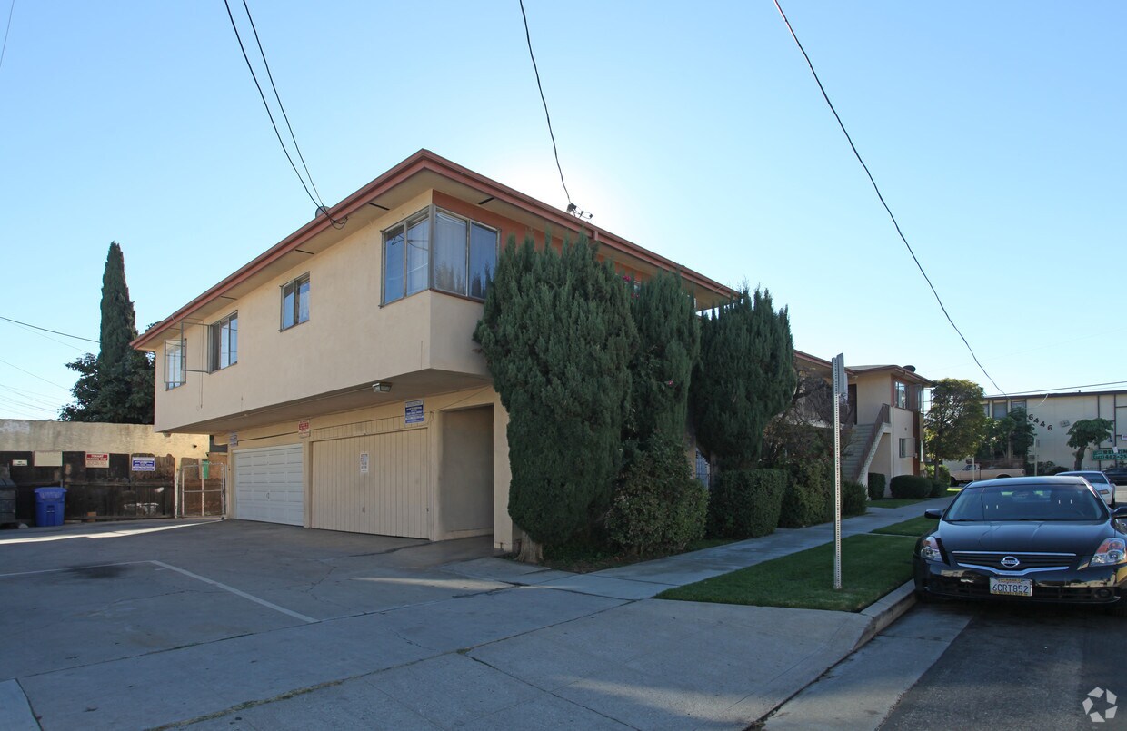 Building Photo - Villa Nova