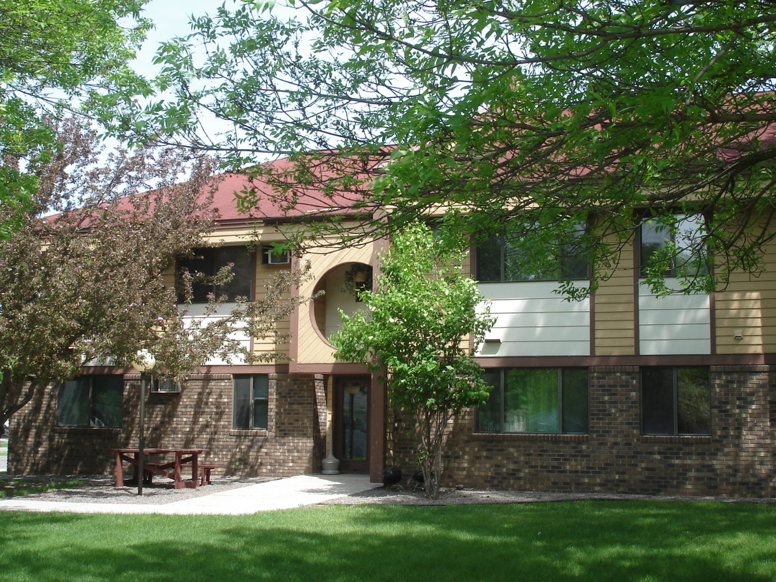Primary Photo - 701 N 7th St