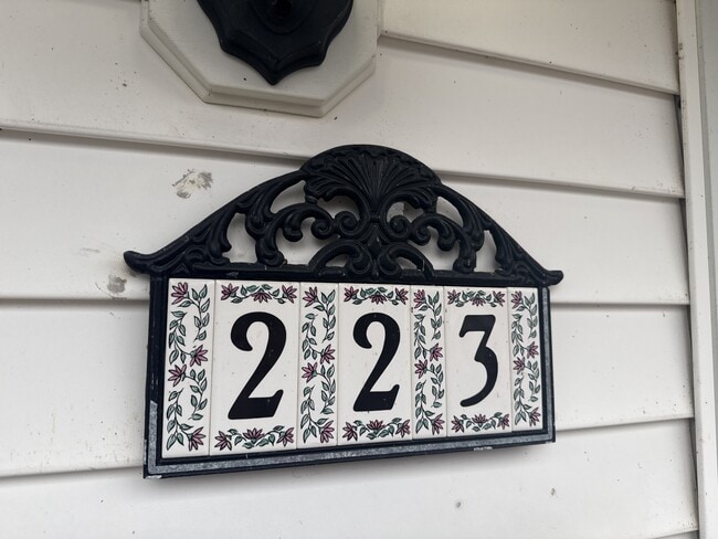 Foto del edificio - 223 Wiegel Dr