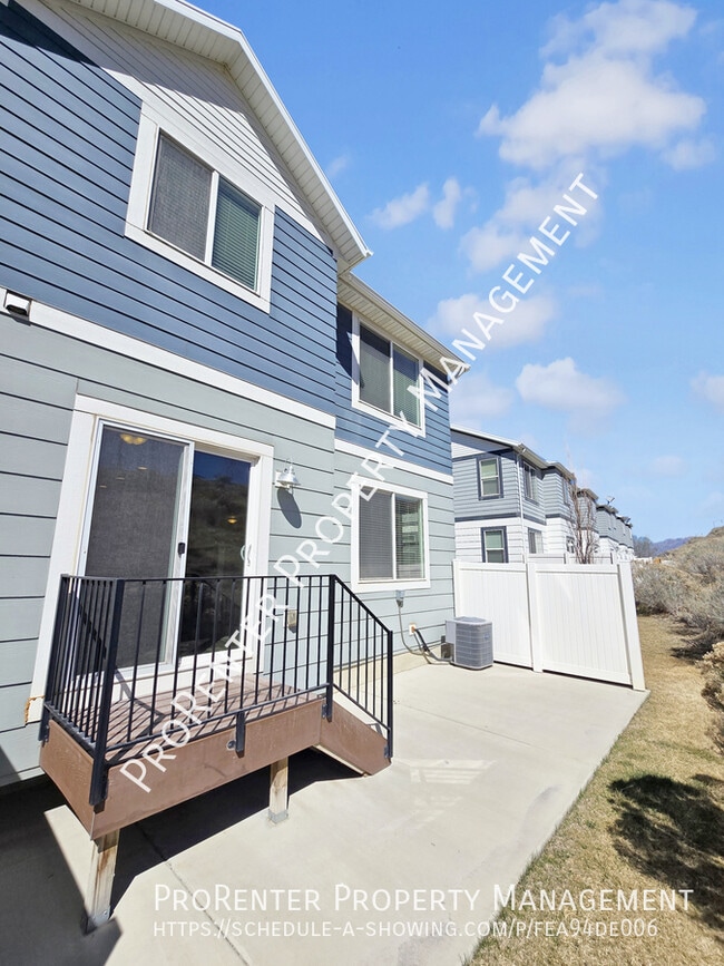 Building Photo - 15171 Gallant Dr