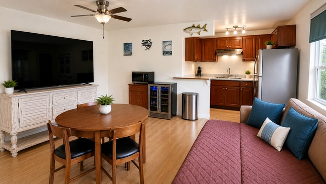 Building Photo - 8576 Sunset Dr