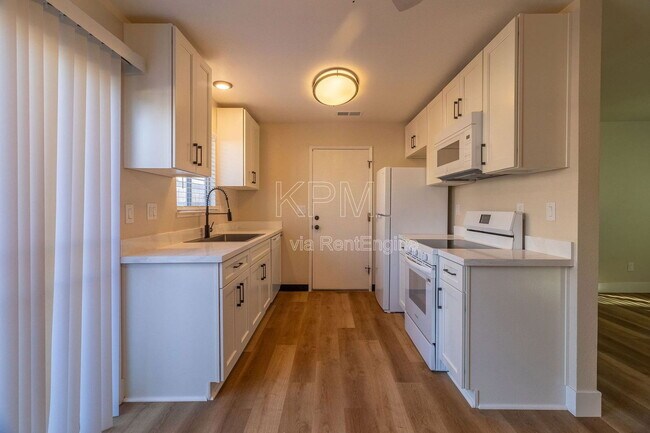 Foto del edificio - 7357 Kelley Dr