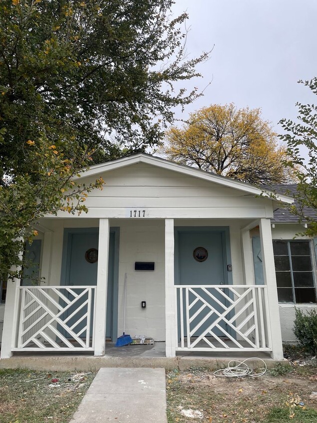 Foto principal - 3 Bed, 1 Bath House in West Dallas