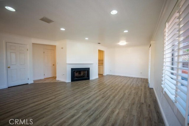 Primary Photo - 1830 N Vineyard Ave