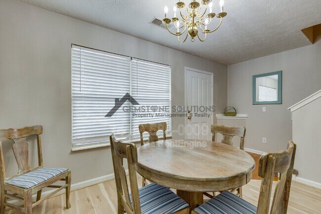 Foto del edificio - 668 Flintlock Ct