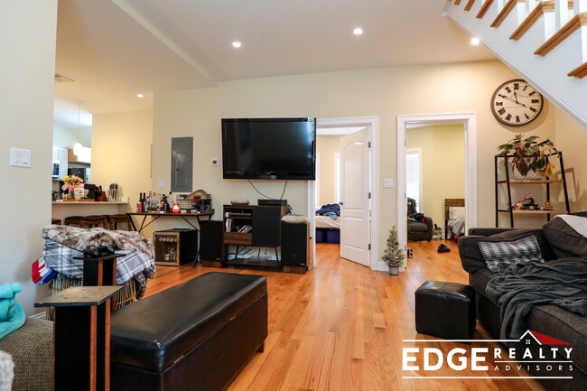 Building Photo - 35 Winship St