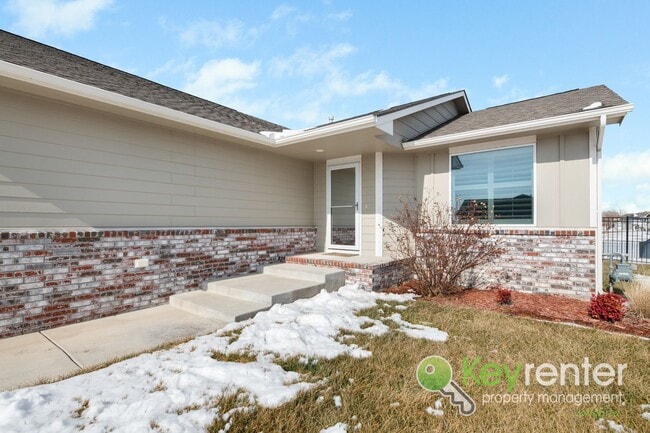 Foto del edificio - Newly Built 3 Bedroom Beauty: Lawn care and trash included!