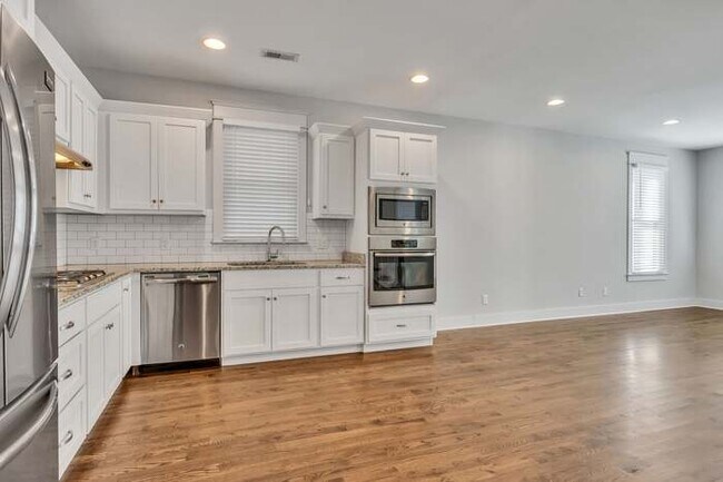 Building Photo - 912 Islander Way