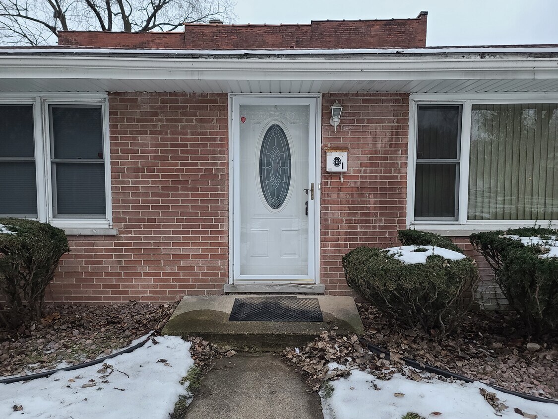 Primary Photo - 16939 Page Ave