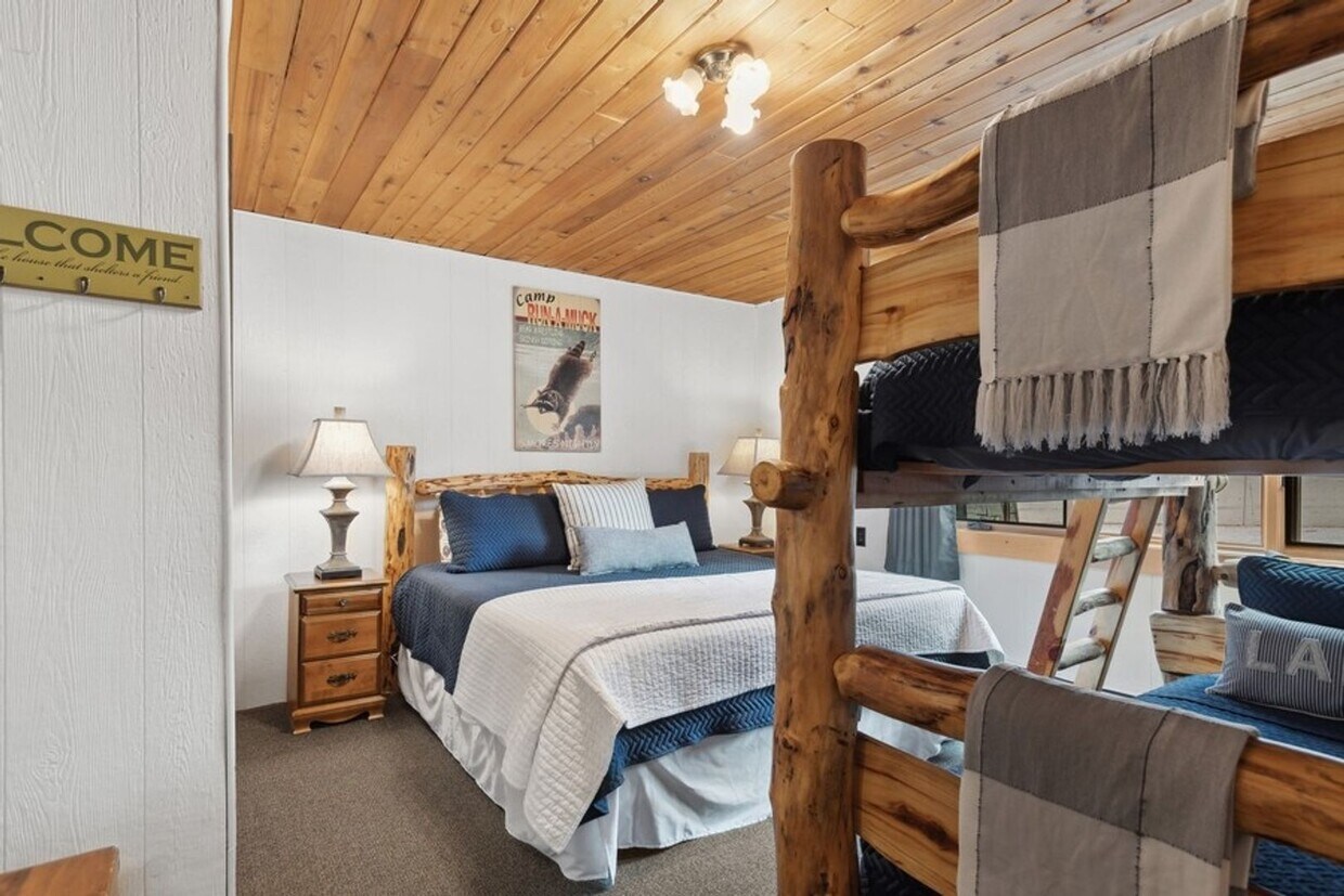 Foto principal - 1 Bedroom, 1 Bath Condo on Whitefish Lake