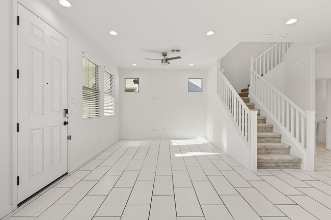 Building Photo - Three Bedrooms! Newer Neighborhood - conve...