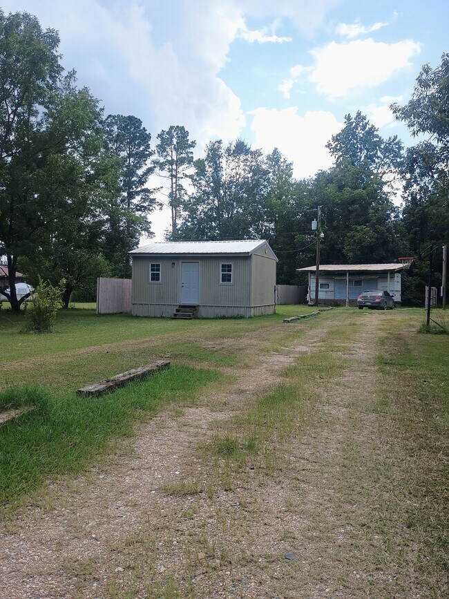 Building Photo - 690 County Road 40 W