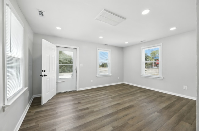 Photo - 118 Parkdale Ave House