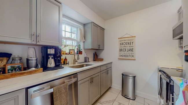 Building Photo - Beautiful 2 Bedroom Multi Level Condo