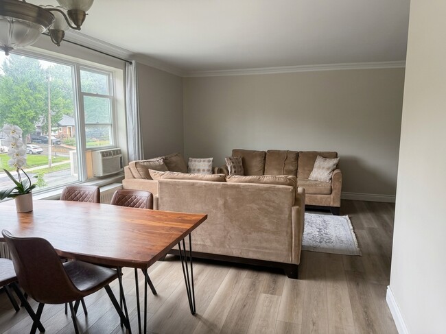 Building Photo - 92 Trethewey Dr