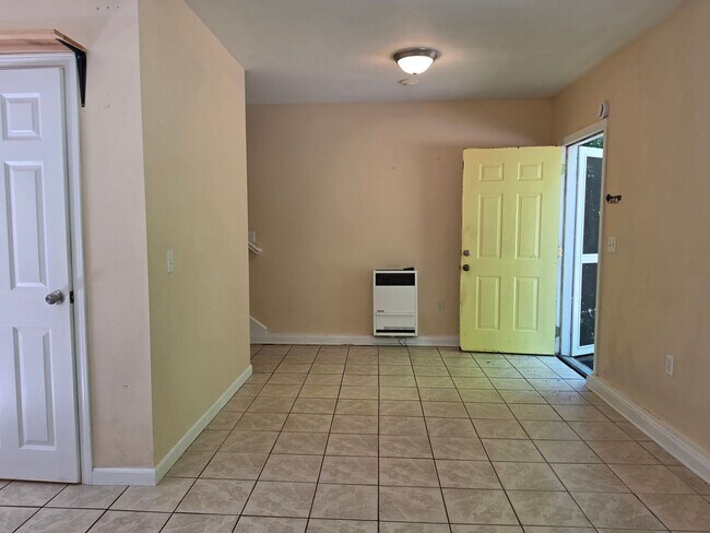 Building Photo - Loft Style Cottage in Indianola