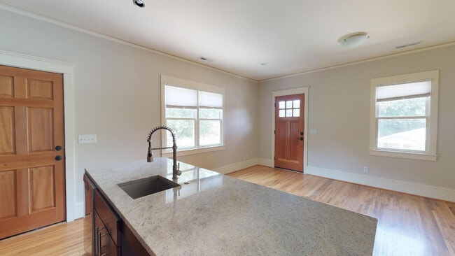 Building Photo - Beautiful Renovated Duplex in Wilmore!