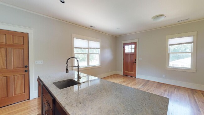 Foto del edificio - Beautiful Renovated Duplex in Wilmore!