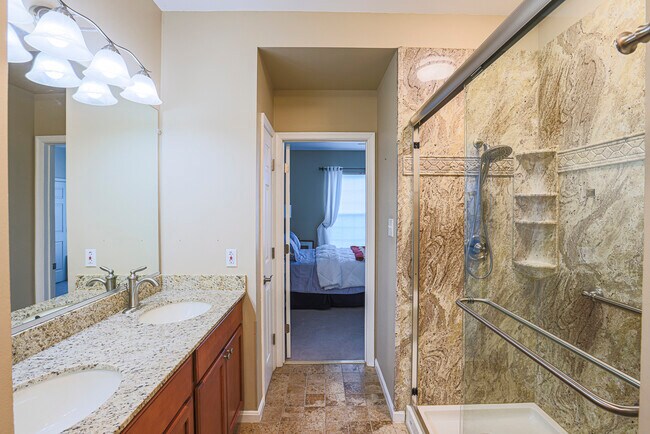 Building Photo - 443 Deer Hill Cir