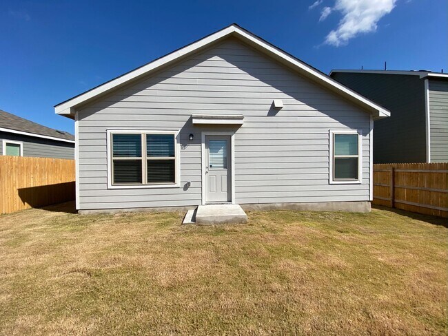 Foto del edificio - 3 bedroom, 2 bath, 1 story home