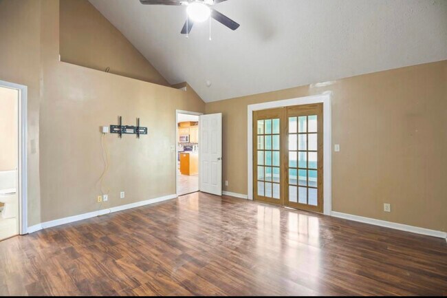 Building Photo - 251 Swallow Lake Dr