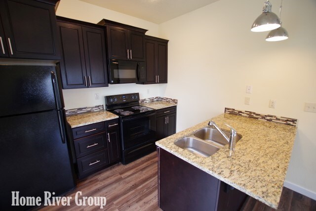 Foto del edificio - Beautiful 3 bed Townhome! Move In Ready!