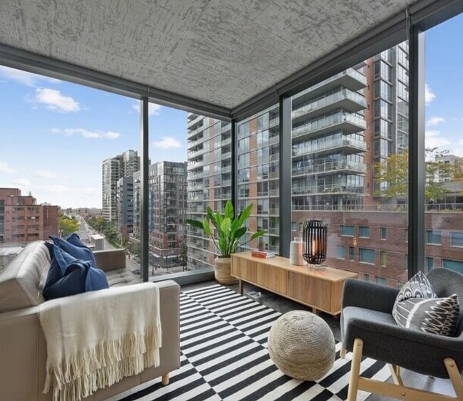 Building Photo - 771 S Clark St
