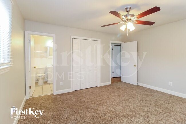 Foto del edificio - 690 Valley Brook Ln