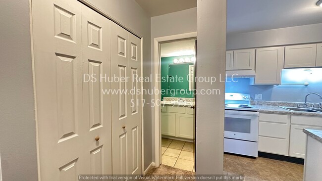 Foto del edificio - Lower level apartment - 2 bed 1 bath in La...