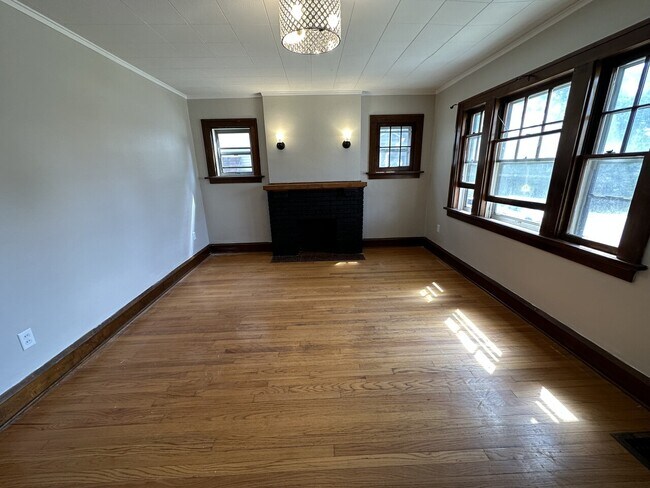 Building Photo - 2421 A Ave