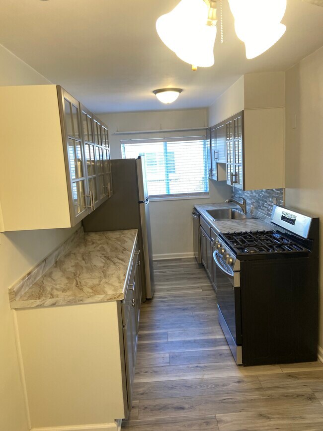 Foto del edificio - 530 Hadley Ave