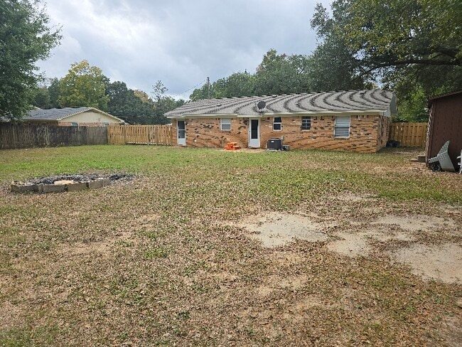 Foto del edificio - 4752 Pecanwood Pl