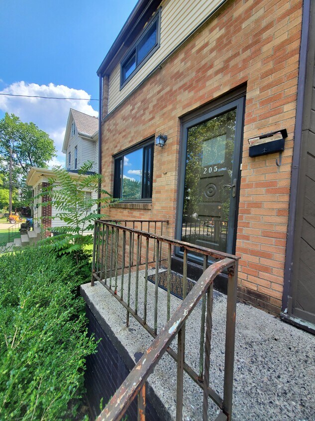 Primary Photo - 205 W Steuben St