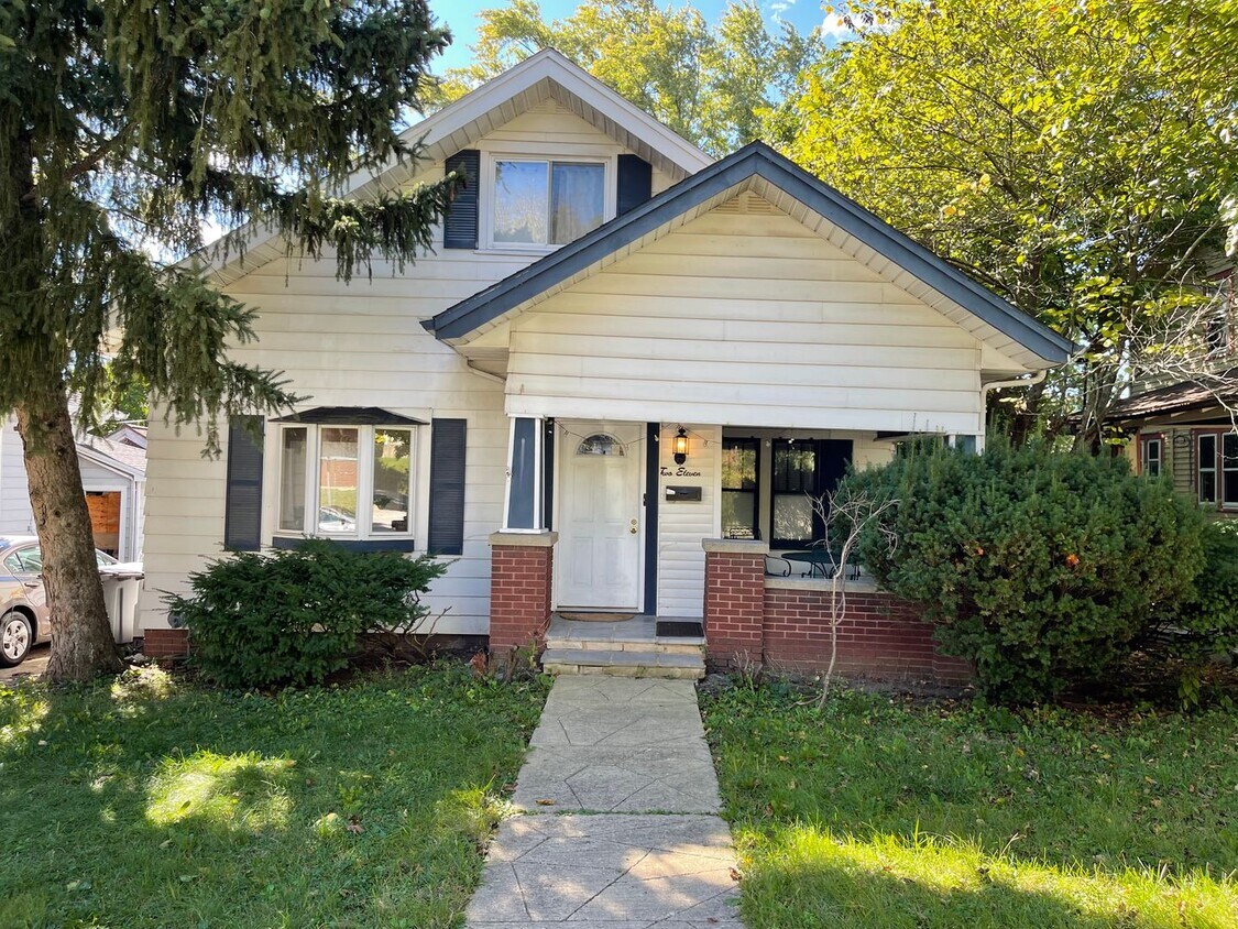 Foto principal - Beautiful 3 bedroom/2 bathroom Home W/ A G...