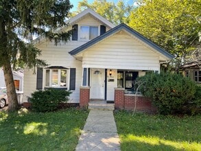 Building Photo - 211 E Lutz Ave