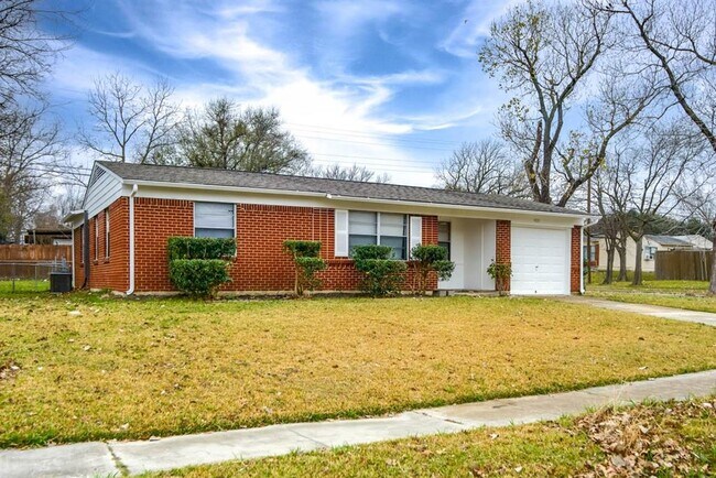 Foto del edificio - 4833 Harper Dr