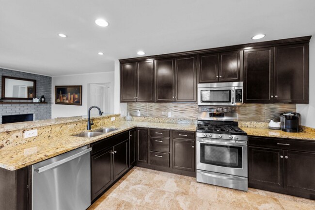 Building Photo - 104 Willow Bend Dr