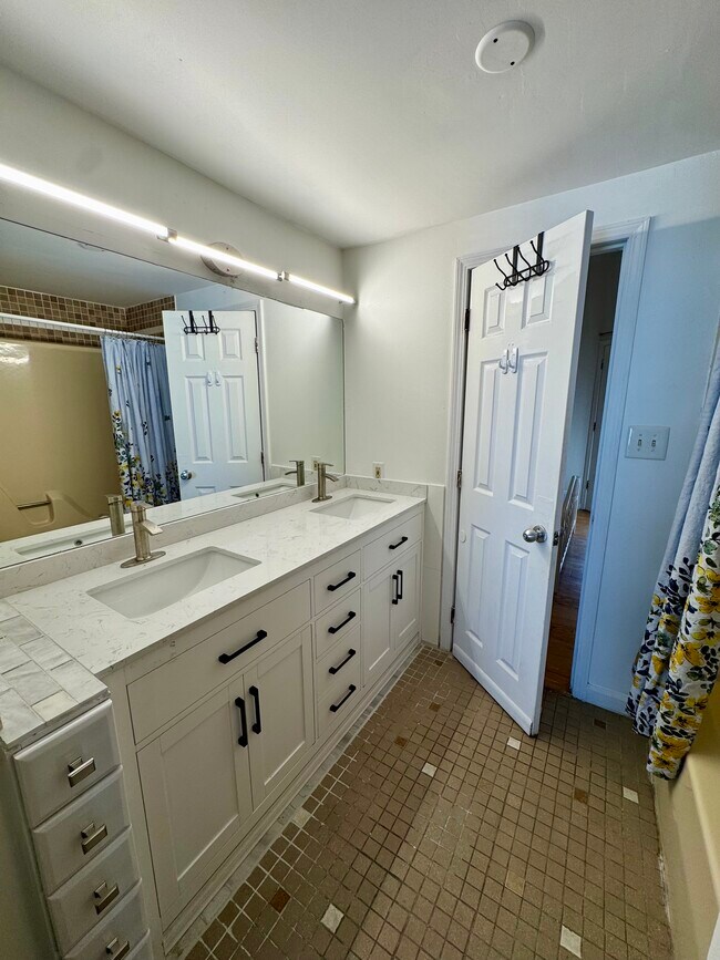 bathroom - 111 E 6th St