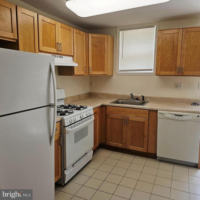 Foto del edificio - 1816 Montrose St